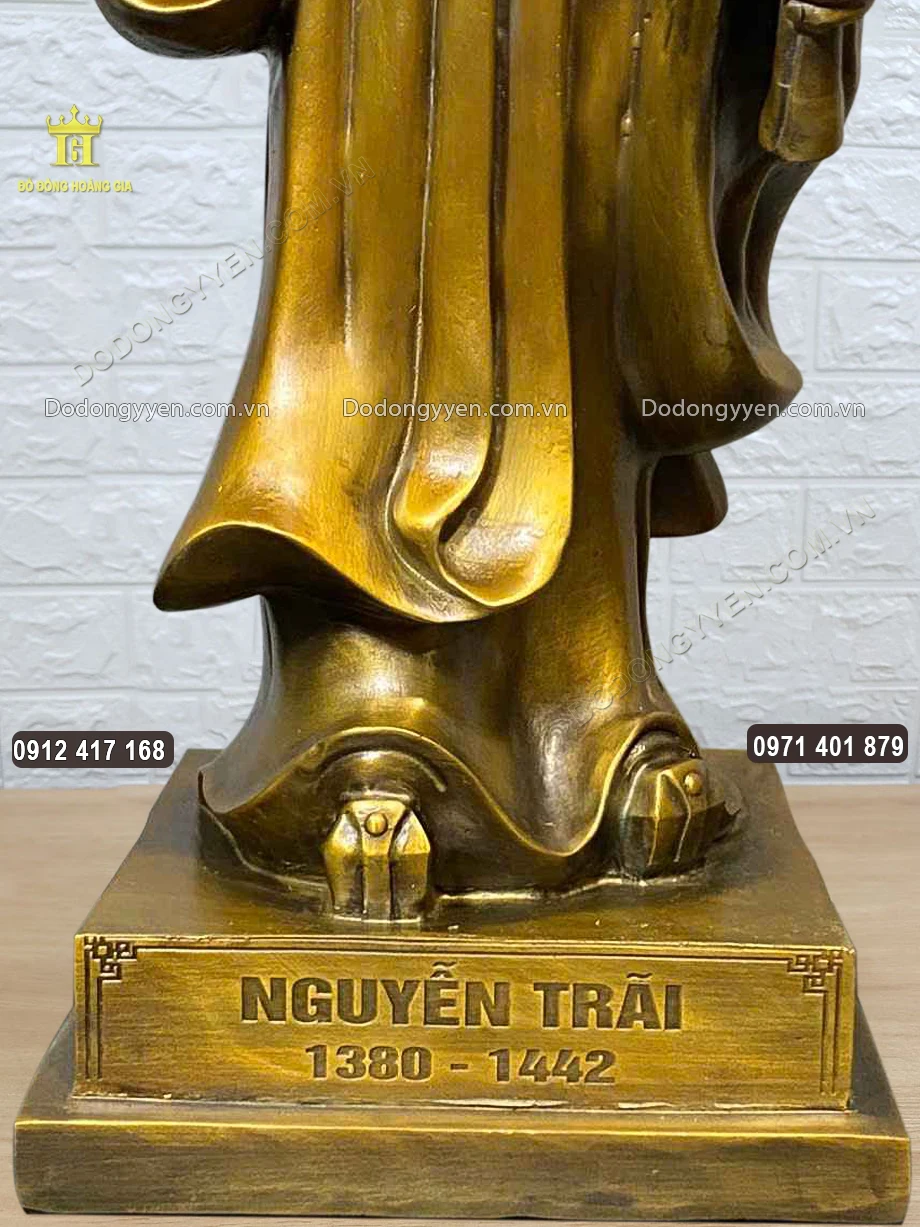 Phần ch&acirc;n đế được đ&uacute;c chắc chắn, vững ch&atilde;i